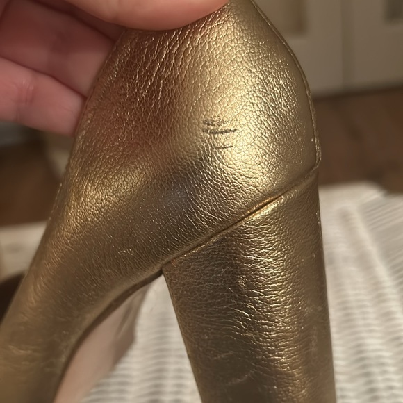 Louise et Cie Metallic Gold Leather Round Toed Heels Size 6.5 - Picture 12 of 16